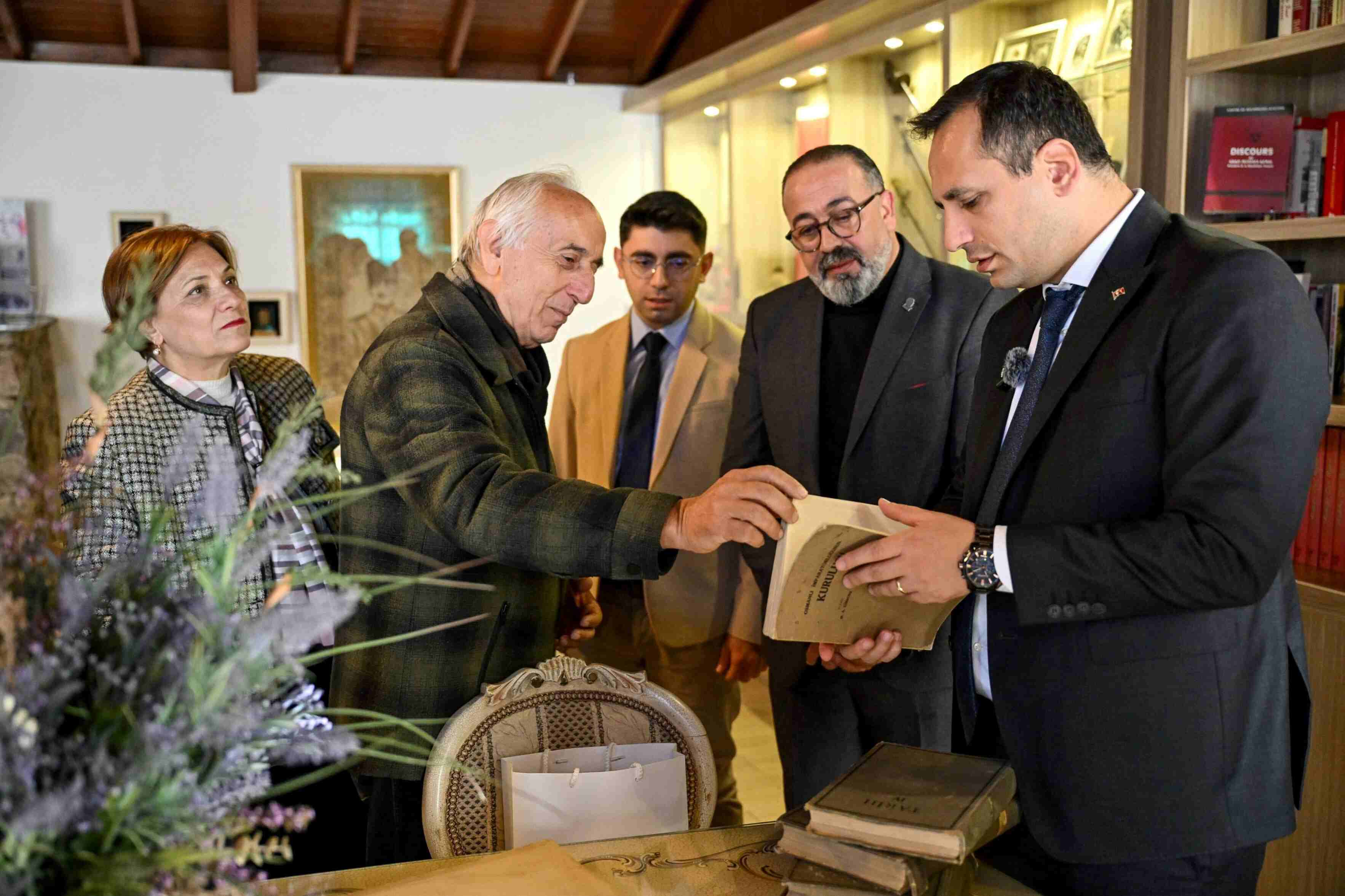 Yazılı eserlerin ötesinde tarihi objeler