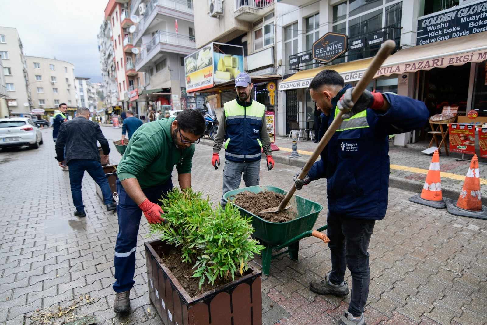 Hem sokak güzelleşti hem de sorun kendiliğinden ortadan kalktı