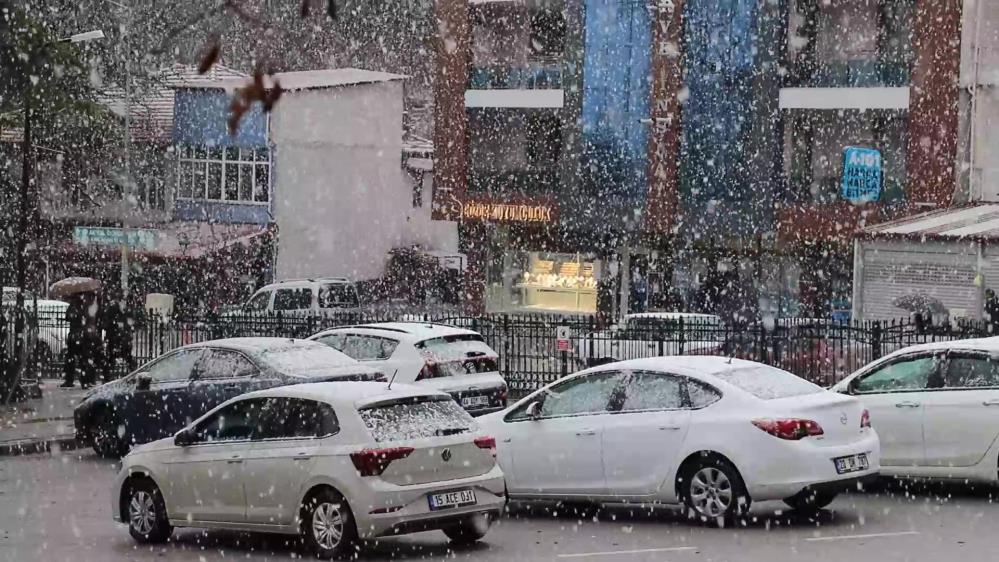 Belediye ekiplerinden kar yağışına karşı önlemler