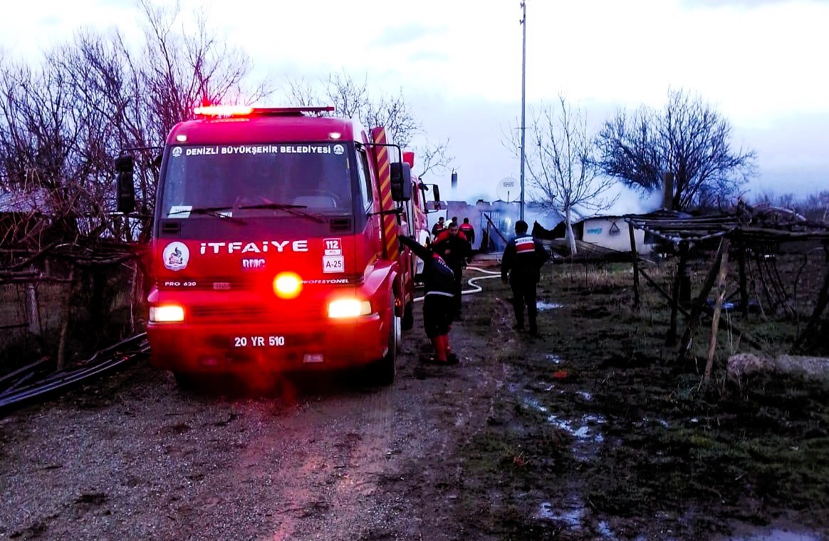 İhbar üzerine bölgeye ekipler sevk edildi.