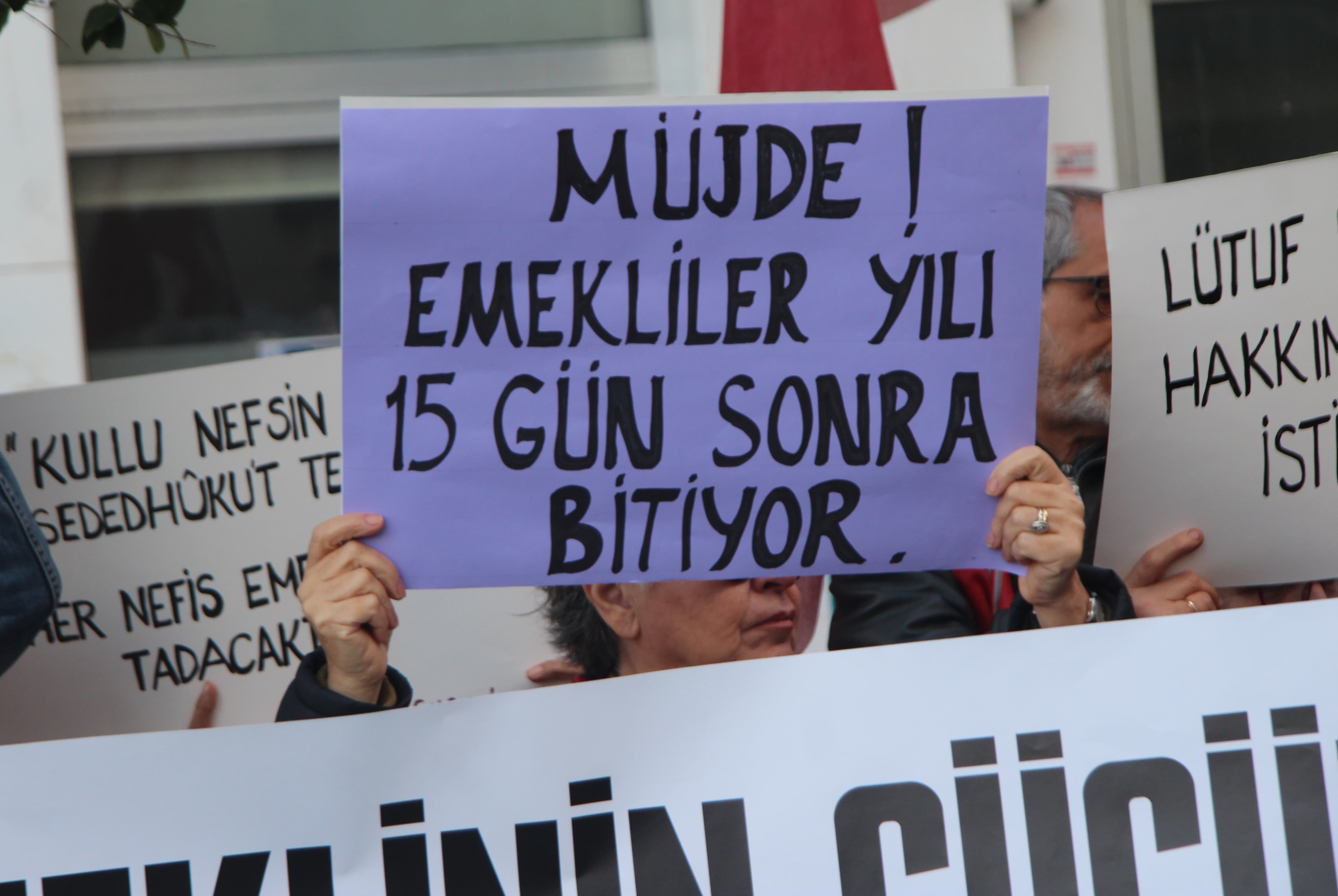 Emekliler Geçinemiyoruz Dedi (3)