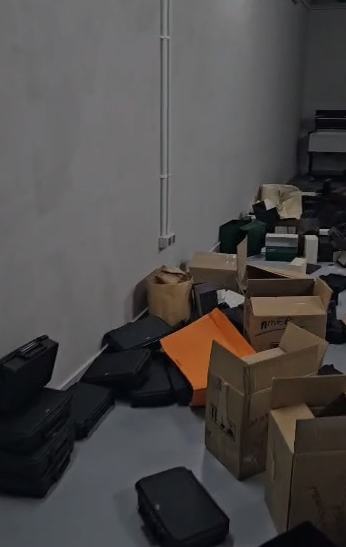 Esad'ın Bavul Ve Kolileri