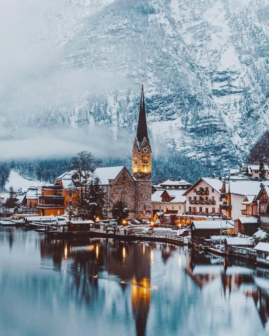 10. Hallstatt, Avusturya: Alp Dağlarında Sakin Bir Noel