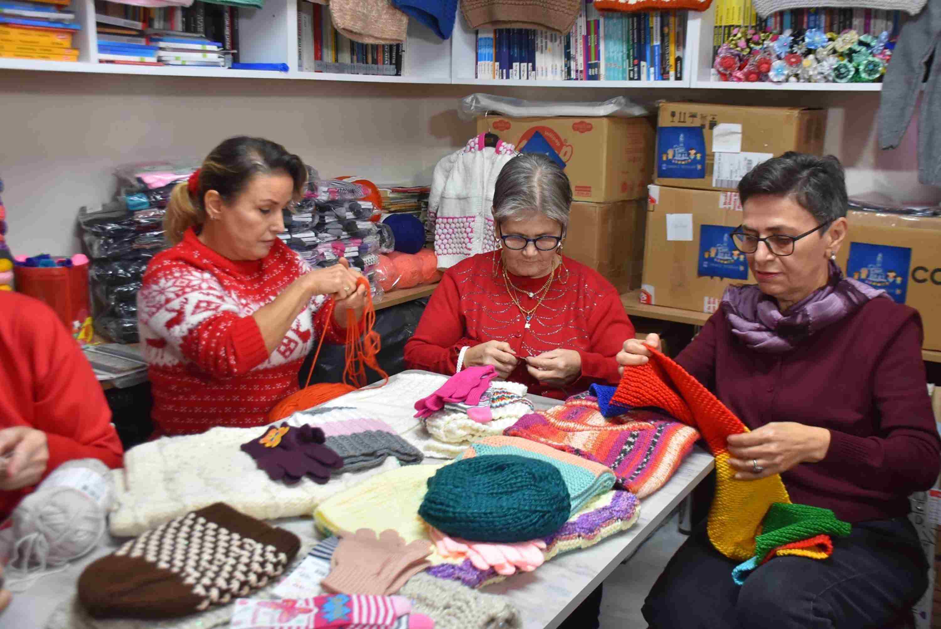 I Z M I R L I T E Y Z E L E R D E N M I N I K K A L P L E