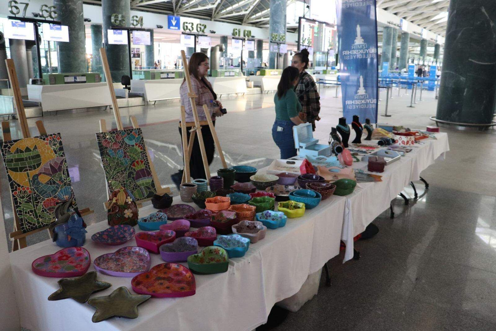 İzmir'de engelli yurttaşlar, eserleriyle farkındalık yarattı