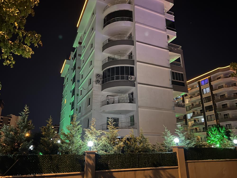 Korkunç olay ailenin oturduğu bu apartmanda yaşandı. 