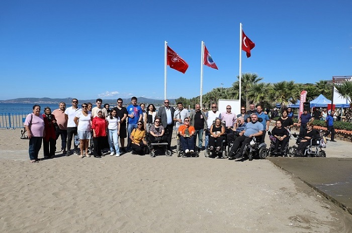 İzmir'in ilk kırmızı bayraklı plajı