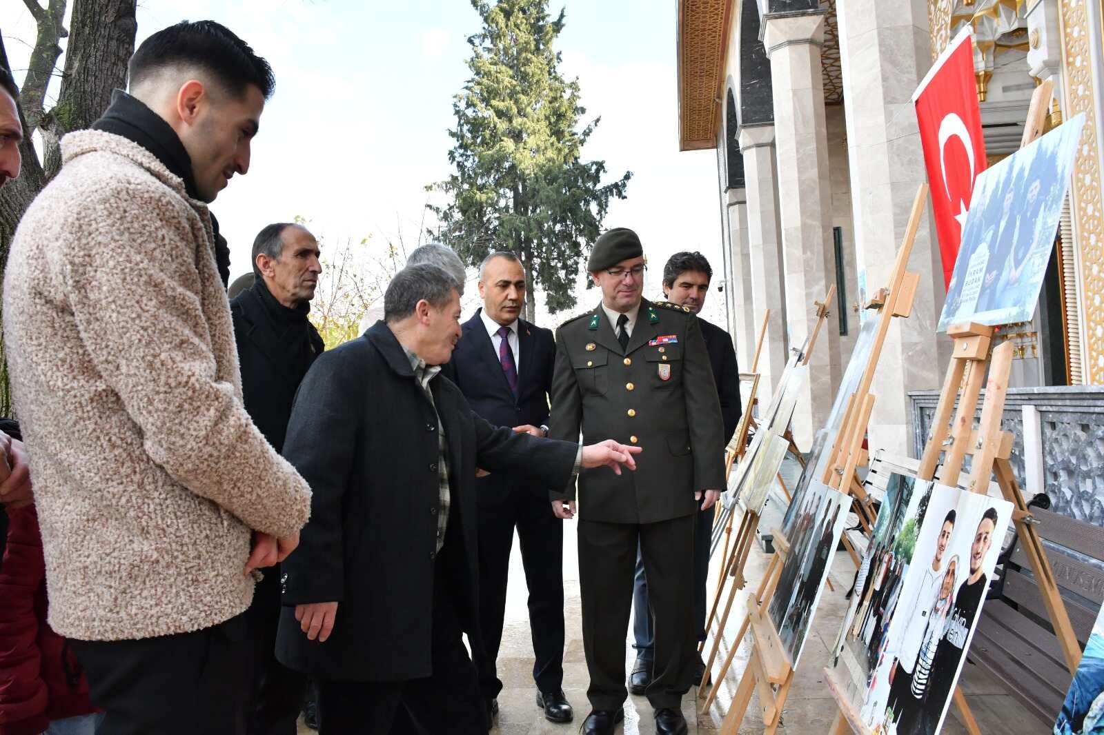 Anma törenine Manisalılardan yoğun katılım