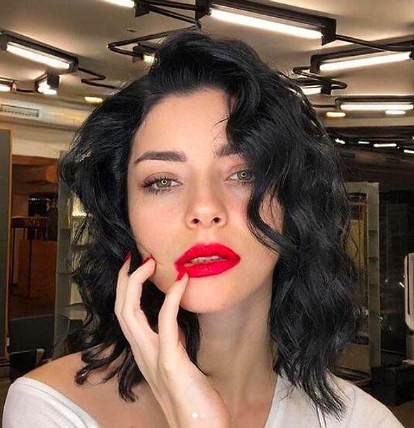 “Kırmızı ruj olmazsa olmazım”