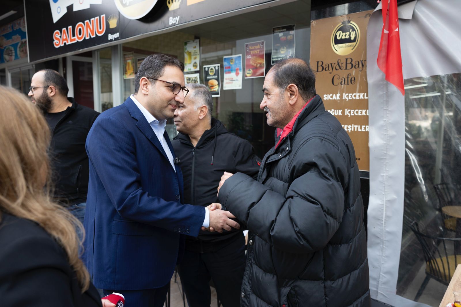 Esnafları ziyaret etti