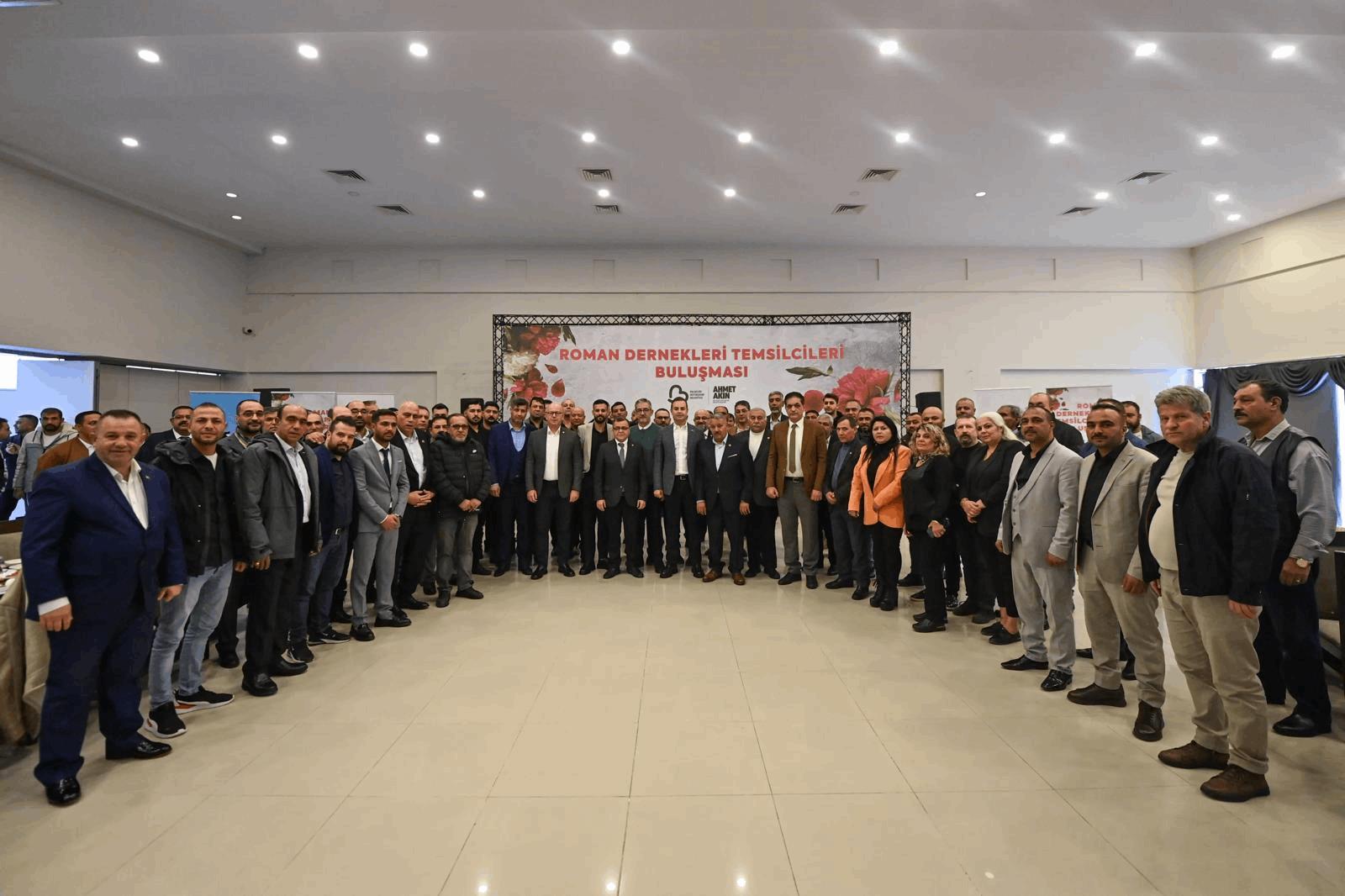 Bizim dönemimizde herkes yakın, herkes ayrıcalıklı