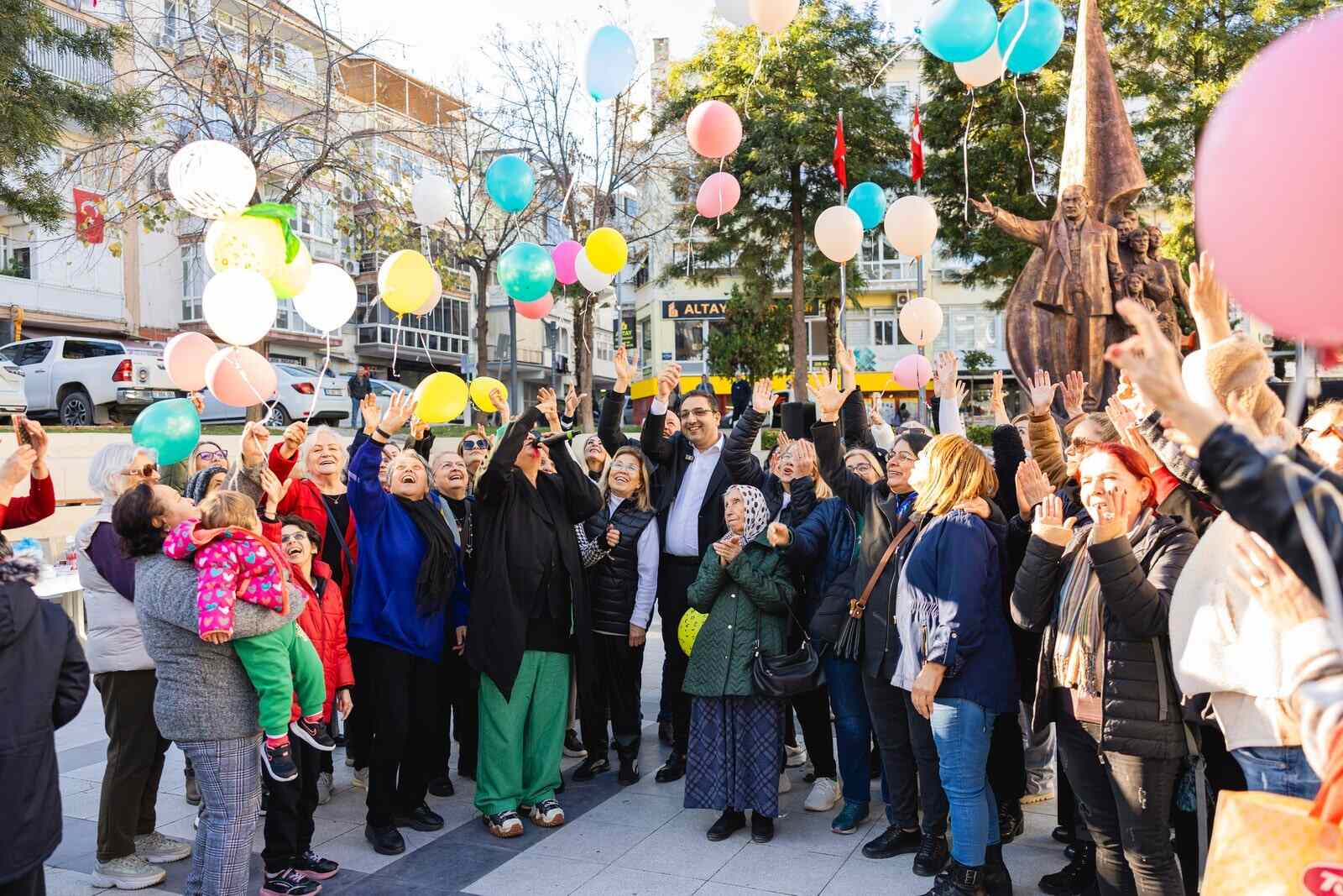 İnsanlar Balçova’mızın evladı için adeta kenetlendi