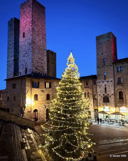 5. San Gimignano, Toskana, İtalya: Ortaçağ Kasabasında Noel Coşkusu