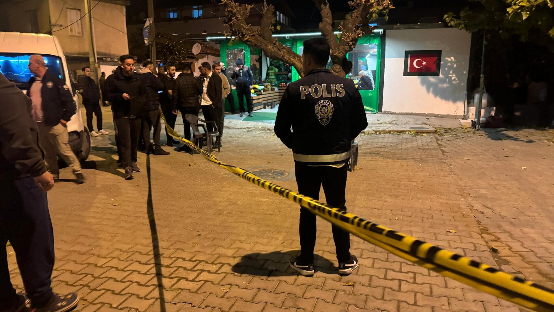 Üç polis memuru çatışmada yaralanmıştı