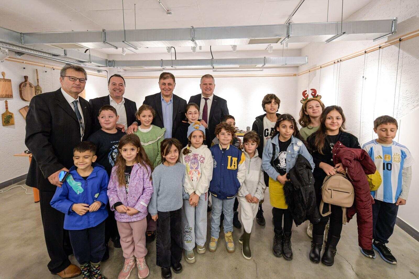 Bir baba gibi kök saldığı topraklara güven verir