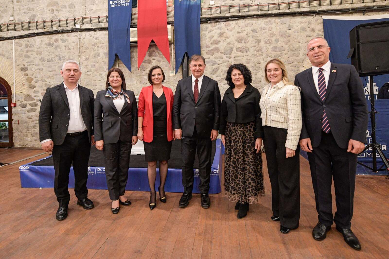 İzmir'in birikmiş sorunları var