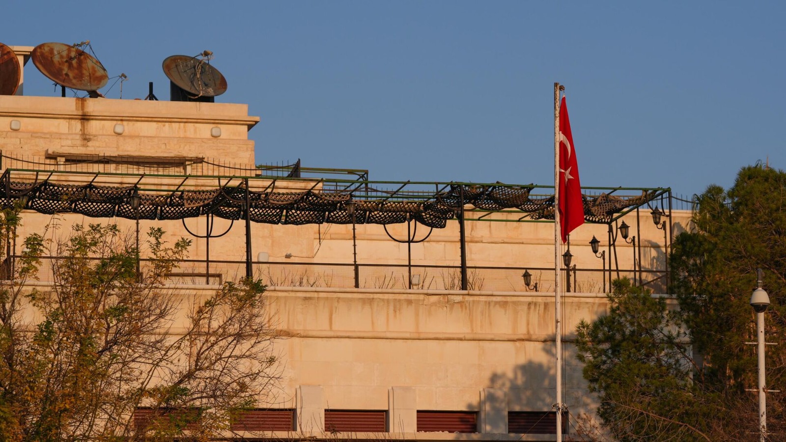 Türkiye Şam Büyükelçiliğini Yeniden Açtı-1