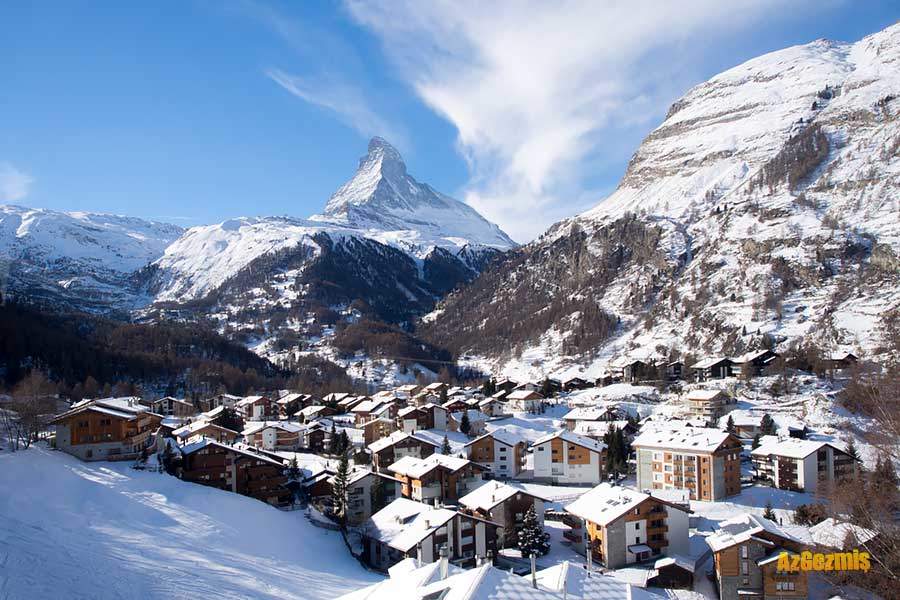 2. Zermatt, İsviçre: Dağların Ardında Büyüleyici Noel Manzarası