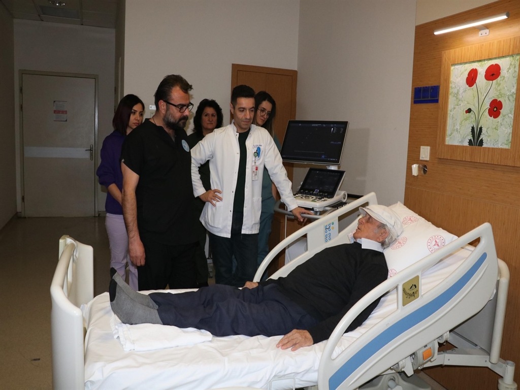 3 Kez Anjiyo Oldu, Kalbine Yerle (1)