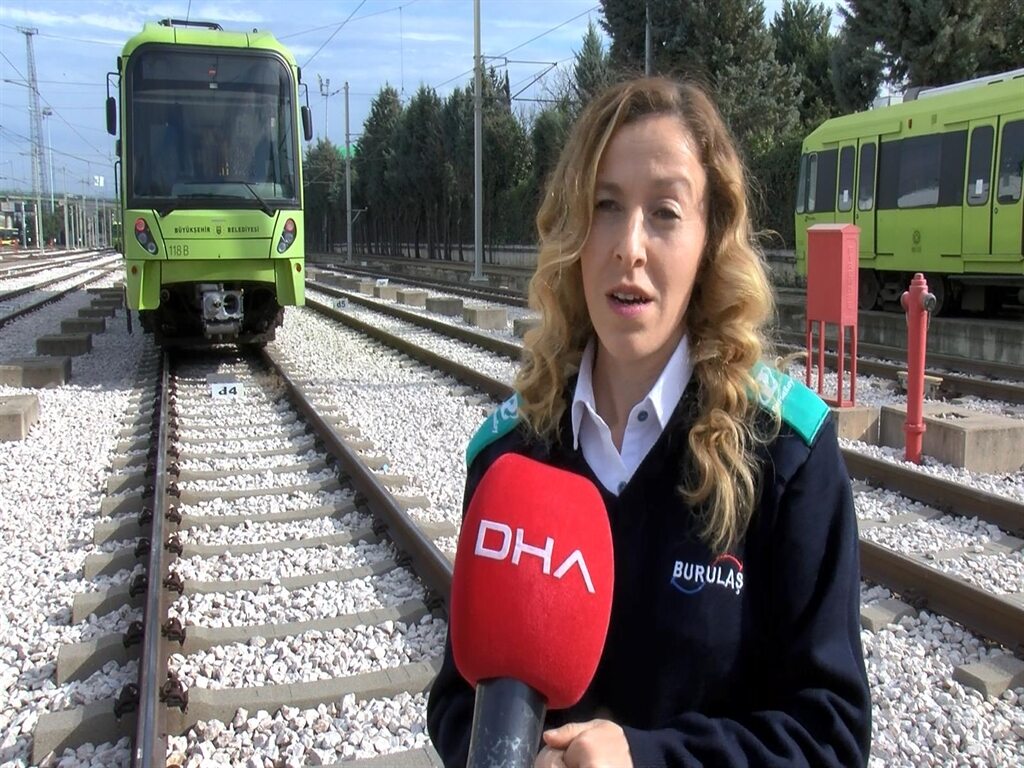 Ülkü, her gün yolcu olarak bindiği metronun 6 aydır vatman koltuğuna oturuyor-3