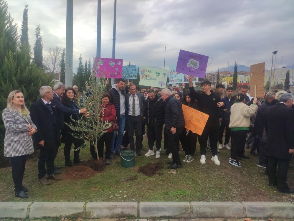 63. Yıldönümünde 63 Zeytin Ağacı Denizli Meslek Lisesi