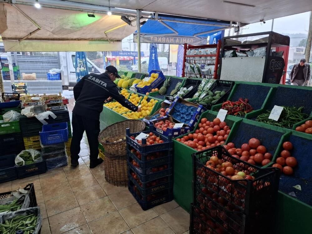 BODRUM BELEDİYESİ ZABITA MÜDÜRLÜĞÜ, HALK SAĞLIĞINI KORUMA ÇALIŞMALARI KAPSAMINDA MANAV VE ŞARKÜTERİ DENETİMLERİNE DEVAM EDİYOR-1