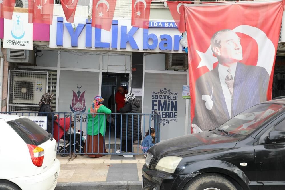 ŞEHZADELER BELEDİYESİ’NİN, İLÇEDE YAŞAYAN 12-36 AY ARASINDAKİ ÇOCUKLARA YÖNELİK SAĞLIKLI BESLENME VE GELİŞİMLERİNİ DESTEKLEMEK AMACIYLA BAŞLATTIĞI "SÜT KARDEŞİM" PROJESİ İÇİN BAŞVURULAR BAŞLADI.-1