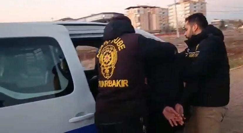 Polis operasyonunda lüks eşyalara rastlandı