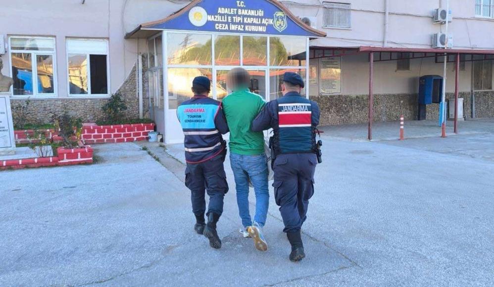 Yakalanan 38 şahıs, çeşitli suçlardan aranan ve hakkında cezalar verilen kişilerden oluşuyor. Operasyonlar sırasında, şu suçlardan aranan şahıslar gözaltına alındı: