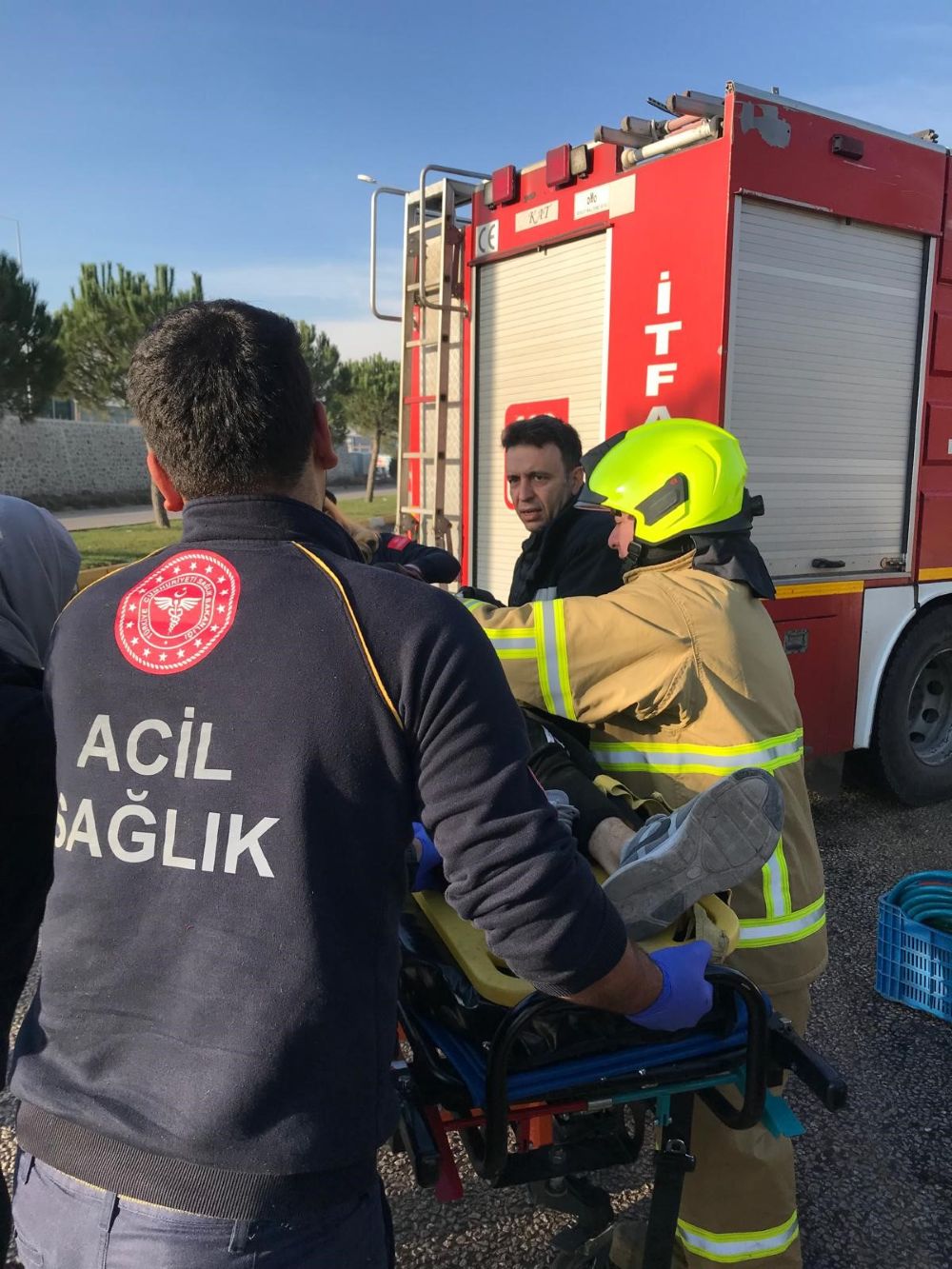 Yaralı şahıs ambulansla hastaneye kaldırıldı.