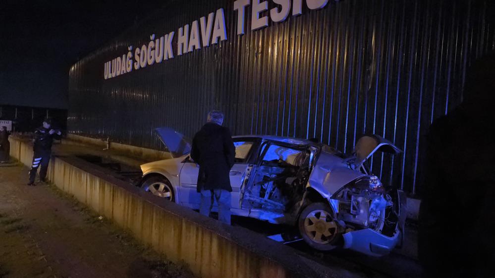 Bıçaklı Kavga Sonrası Olay Yerinden Kaçan Şüpheliler Kaza Yaptı 1 Ölü