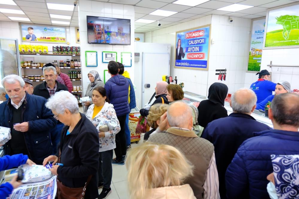 Büyükşehir’in ‘Emekli Kart’ını Aydınlılar Çok Sevdi Aydın