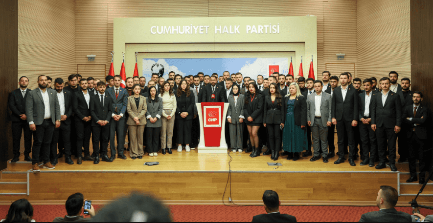 CHP'li gençlerden Cem Aydın'a destek