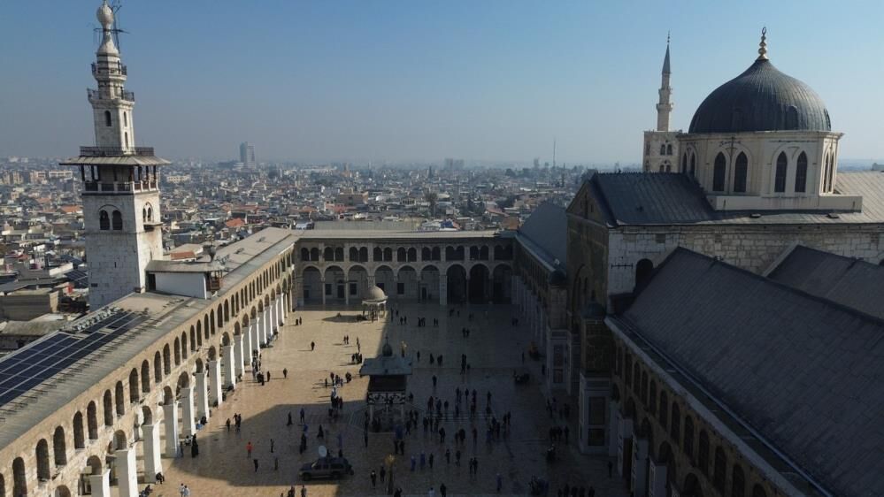 Demircilili halıcılar Emevi Camii'nin halılarını dokumaya talip oldu.