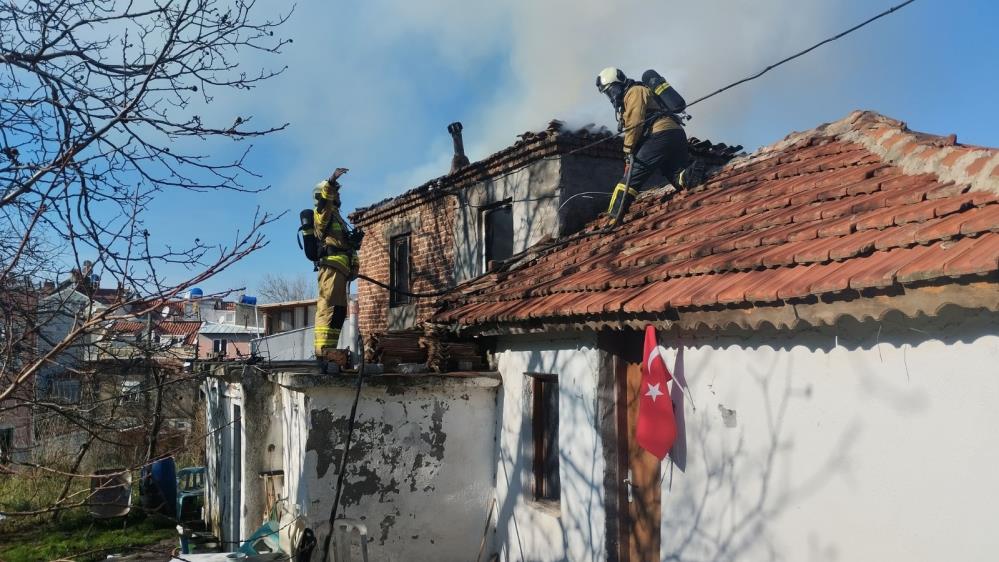 İtfaiye ve polis ekiplerinin hızlı müdahalesi