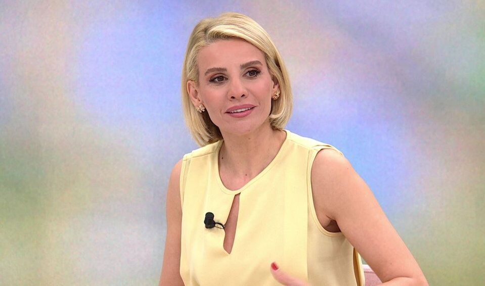 Esra Erol-6