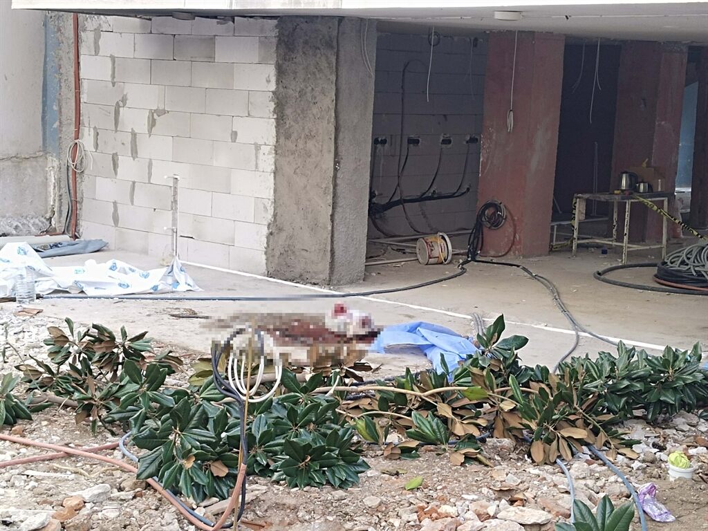 İzmir'de Çatıdan Düşen Işçi Öldü (1)