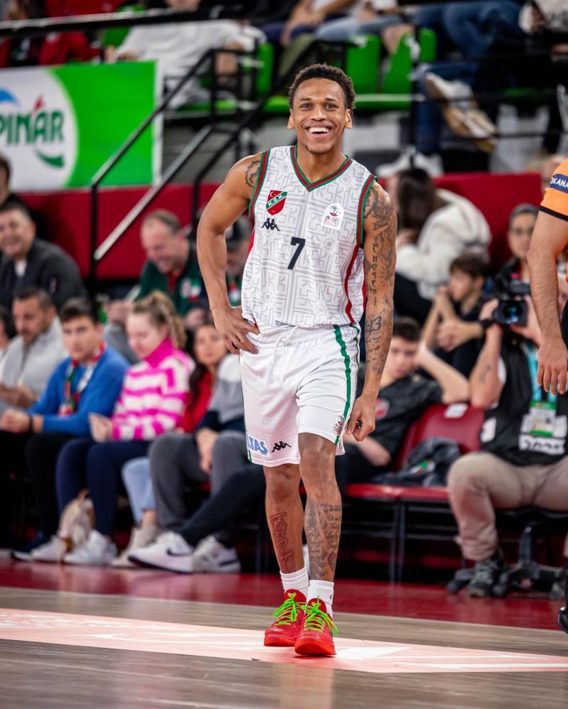 Daron Russell Barcelona Yolunda