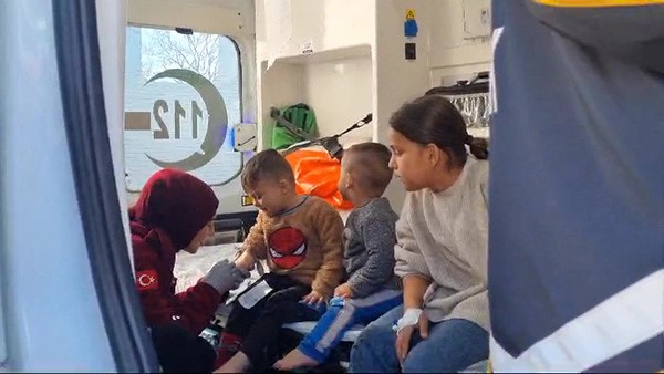 Mahsur kalan çocuklar için zamanla yarış