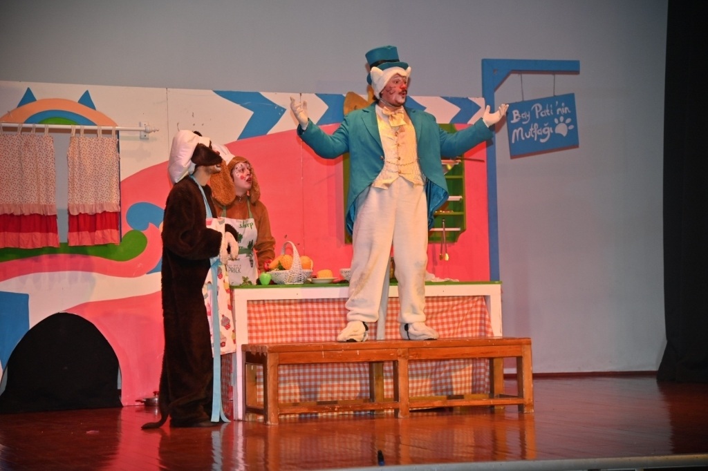 manisa tiyatro turnesi