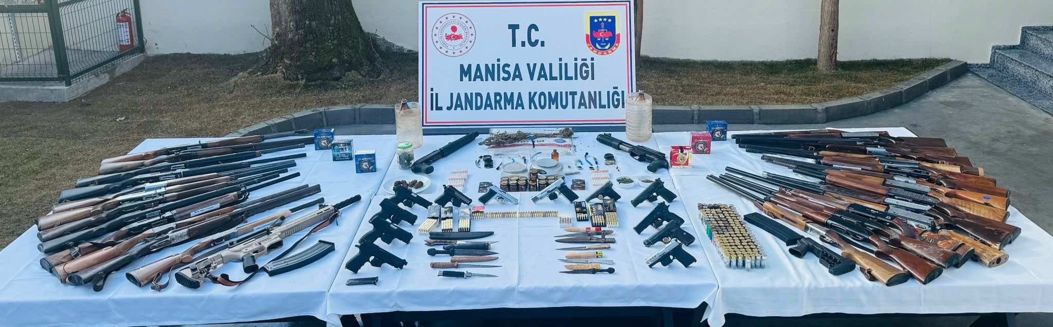 Manisa İl Jandarma Komutanlığı ekipleri 41 adrese operasyon düzenledi.