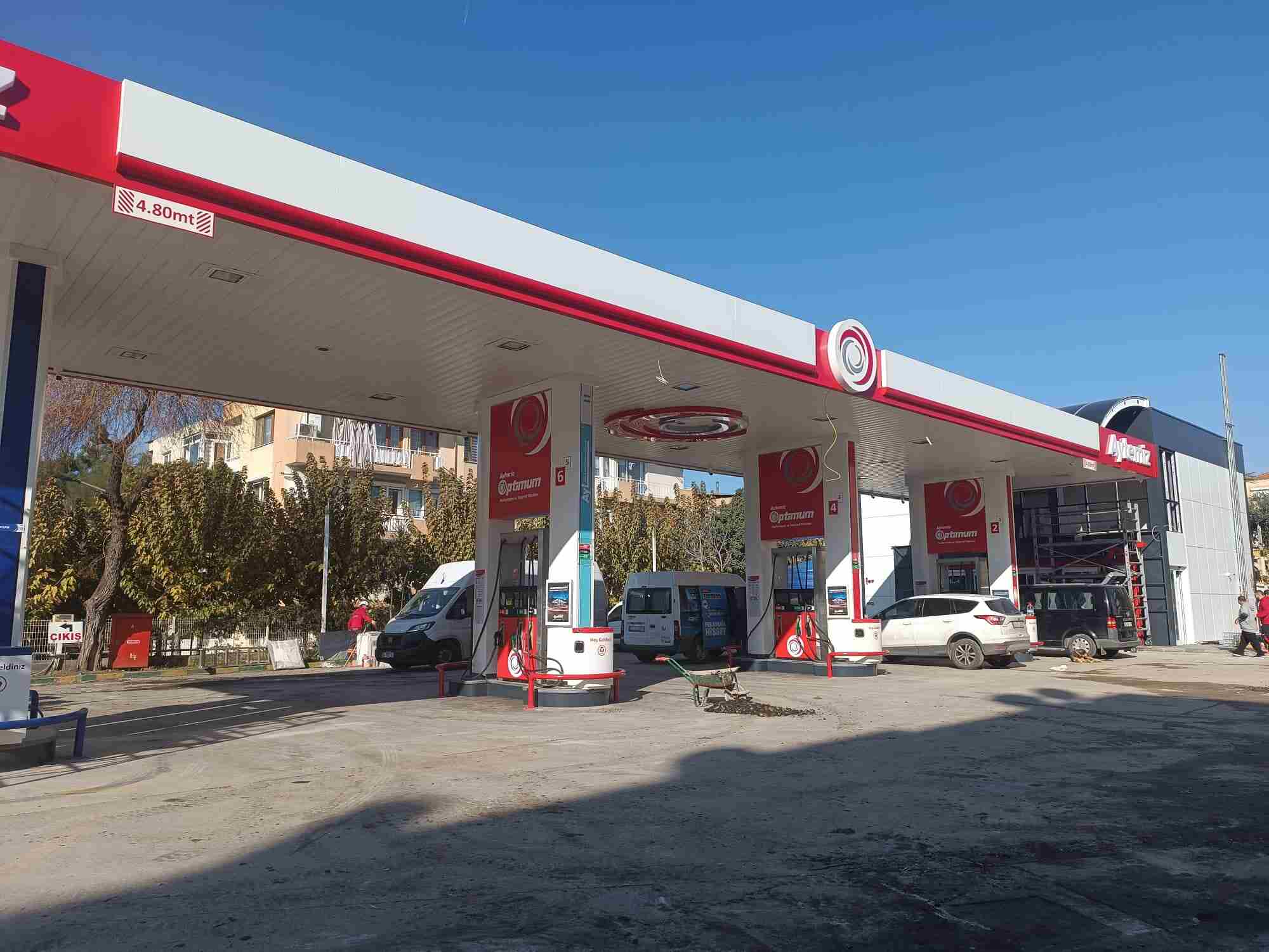 İstasyonun marketi artık 2 katlı