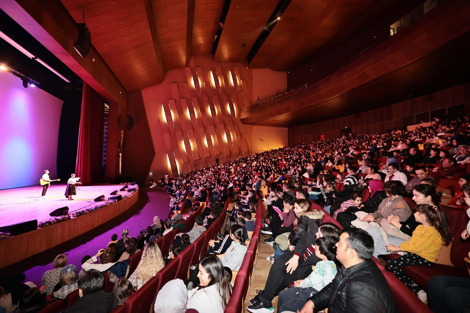 Nihat Zeybekci Kongre ve Kültür Merkezi’nde