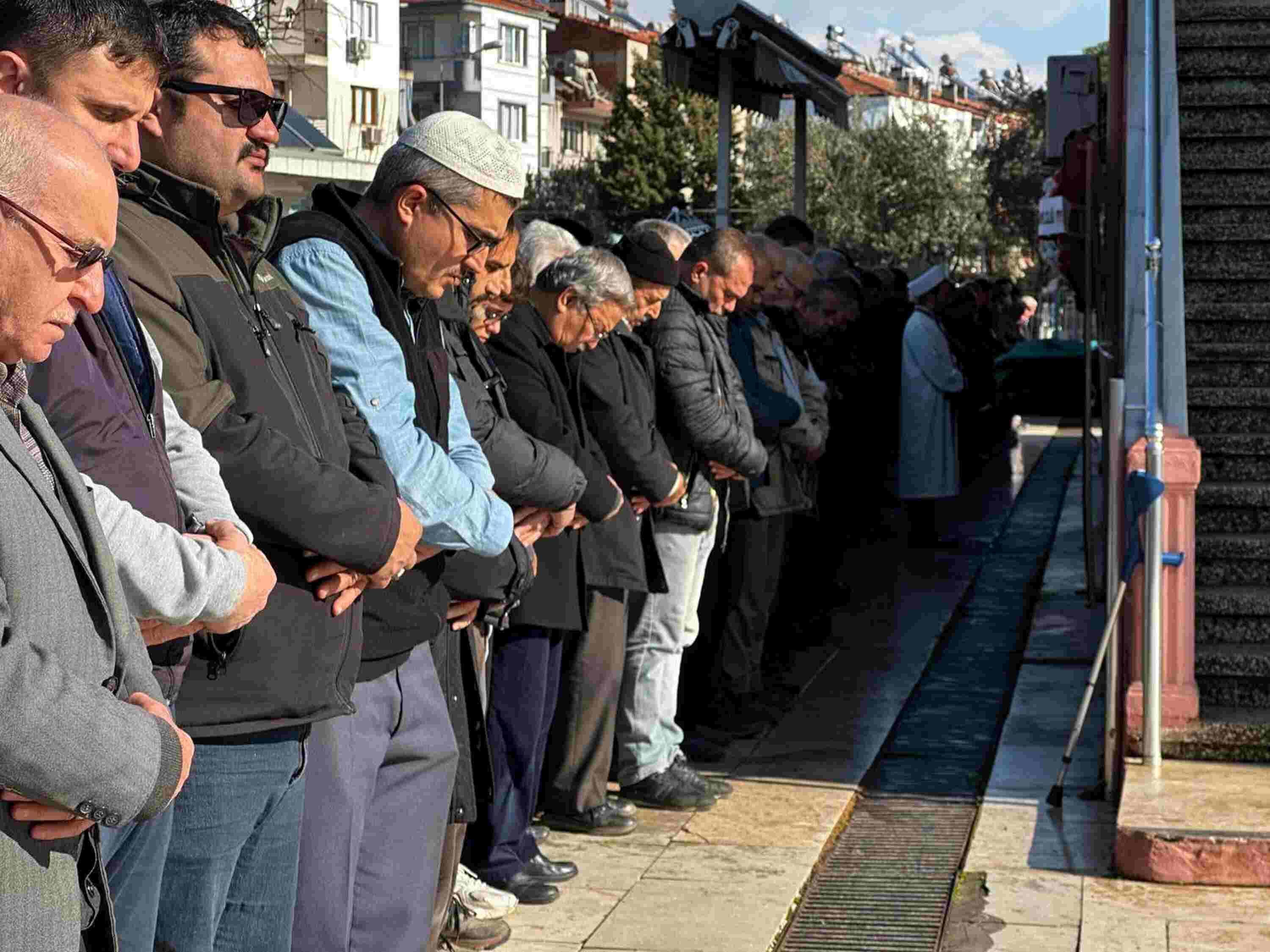 Cenazede gözyaşları sel oldu