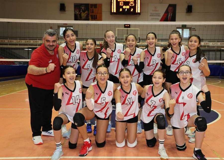 Şehzadeler Belediye Spor Kulübü Midi Kızlar Voleybol Takımı