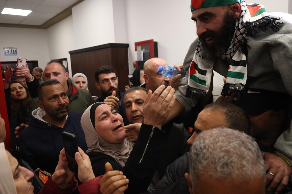 110 Filistinli mahkum, Filistinliler tarafından coşkuyla karşılandı.