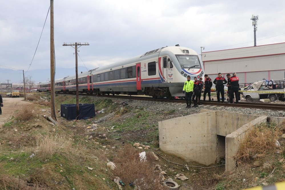 Tren çarpması sonucu hayatını kaybetti