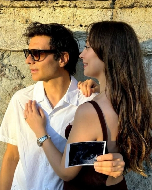 Bebek müjdesini sosyal medyadan duyurmuşlardı