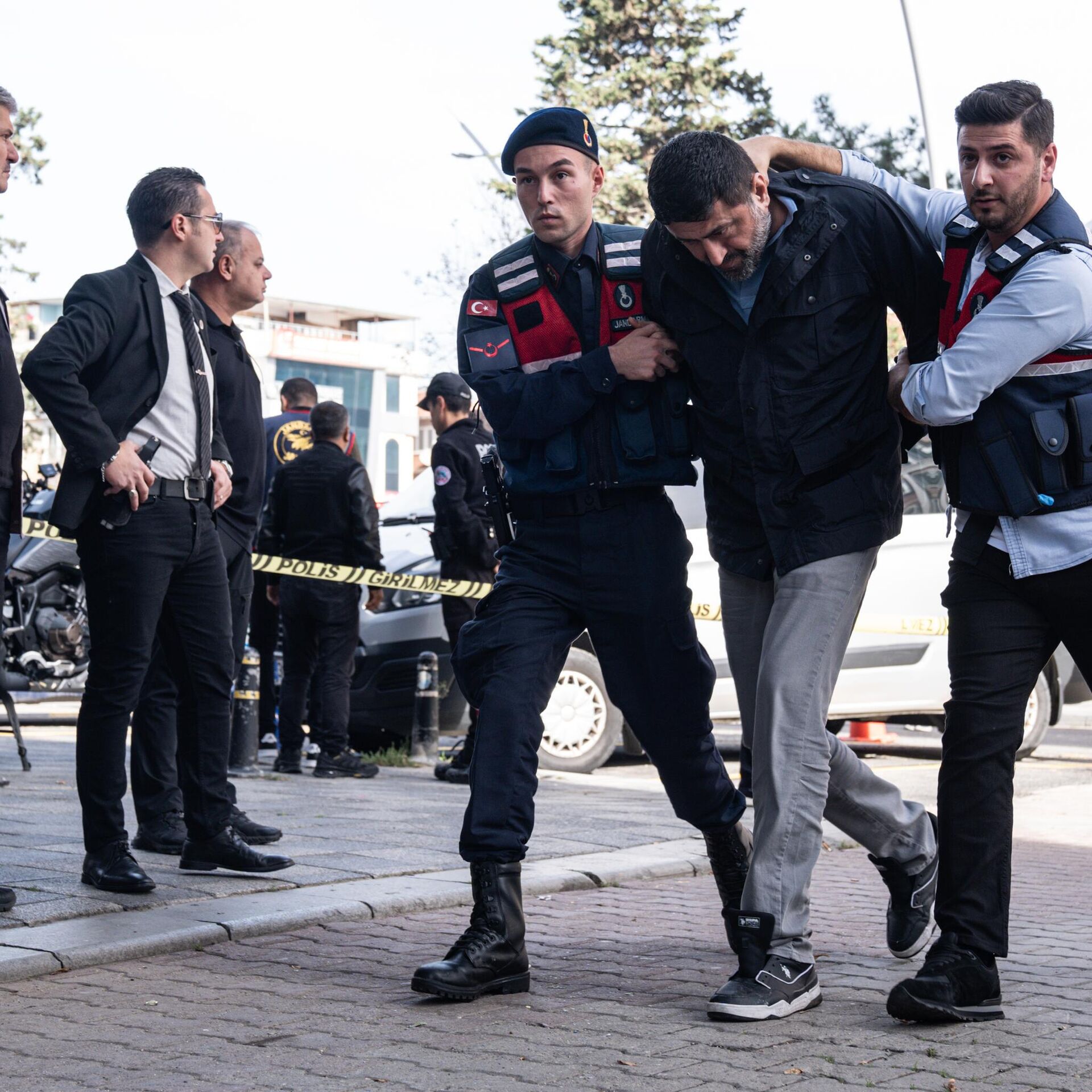 Naif kibar adamlarmış