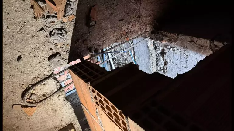 Tavanı delip girmiş